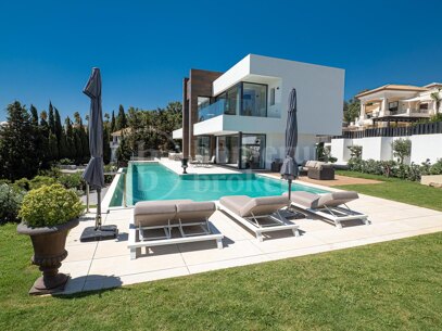 Villa Paloma – Modern Villa with Sea Views in Manilva