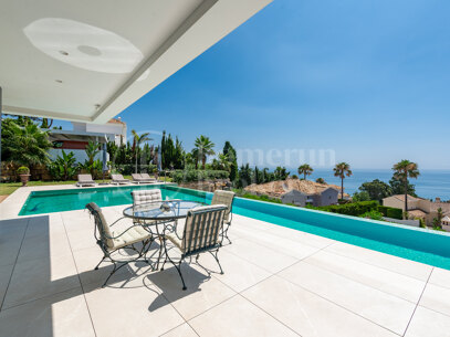 Villa Paloma – Modern Villa with Sea Views in Manilva