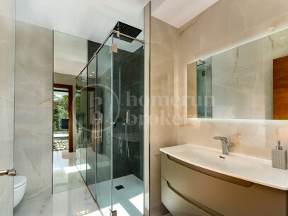 Villa Paloma – Modern Villa with Sea Views in Manilva