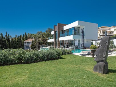 Villa Paloma – Modern Villa with Sea Views in Manilva