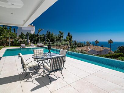 Villa Paloma – Modern Villa with Sea Views in Manilva