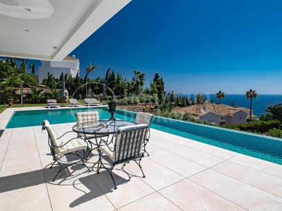 Villa Paloma – Modern Villa with Sea Views in Manilva