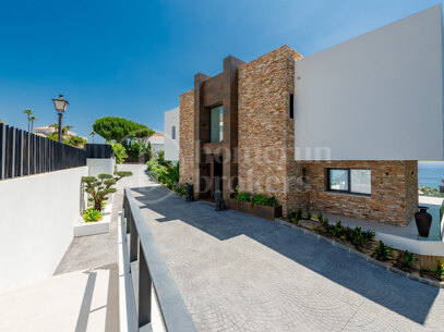 Villa Paloma – Modern Villa with Sea Views in Manilva