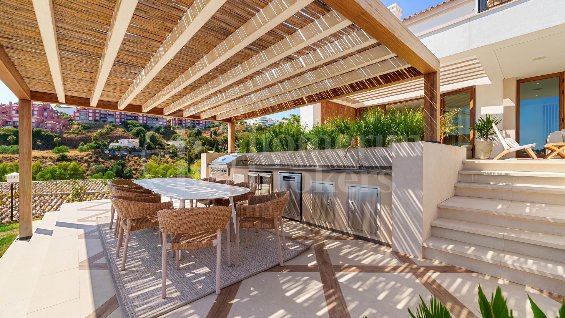 Villa Cina - Elegant Designer Villa med 5 Sovrum och Panoramautsikt över Havet