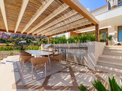 Villa Cina - Elegant Designer Villa med 5 Sovrum och Panoramautsikt över Havet