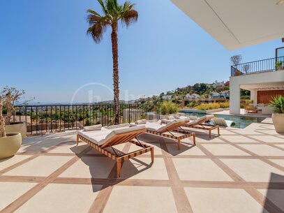 Villa Cina - Elegant 5-Bedroom Designer Villa with Panoramic Sea Views