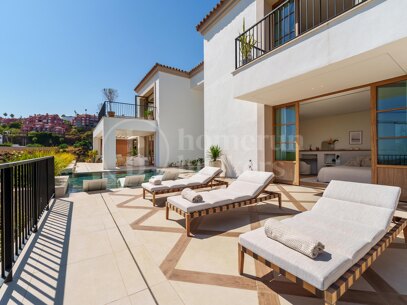 Villa Cina - Elegant 5-Bedroom Designer Villa with Panoramic Sea Views