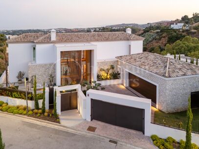 Villa Cina - Elegant Designer Villa med 5 Sovrum och Panoramautsikt över Havet