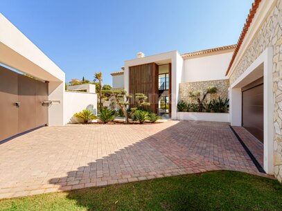 Villa Cina - Elegant 5-Bedroom Designer Villa with Panoramic Sea Views