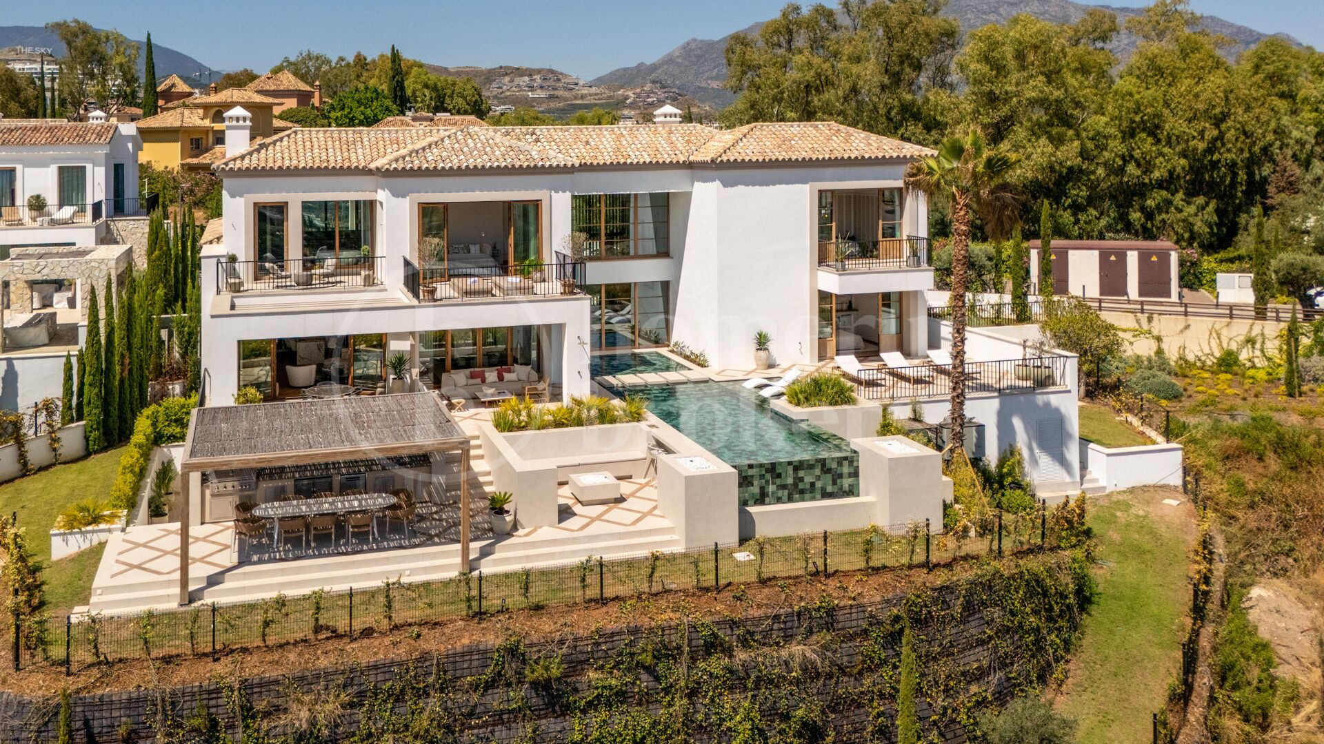 Villa Cina - Elegant Designer Villa med 5 Sovrum och Panoramautsikt över Havet
