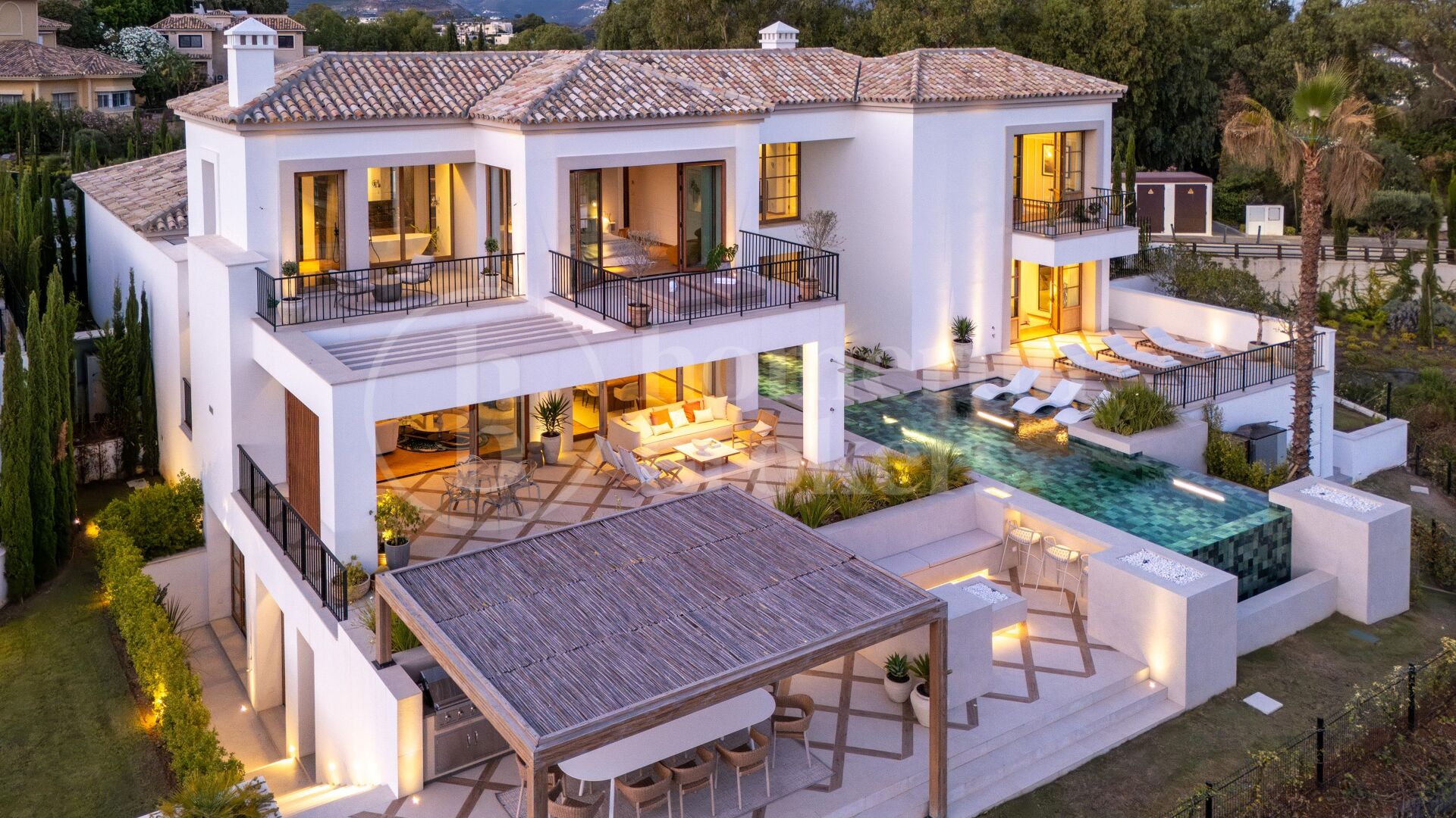 Villa Cina - Elegant Designer Villa med 5 Sovrum och Panoramautsikt över Havet