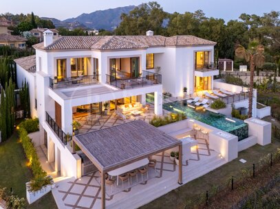 Villa Cina - Elegant 5-Bedroom Designer Villa with Panoramic Sea Views
