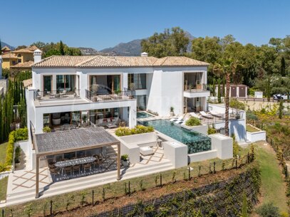 Villa Cina - Elegant 5-Bedroom Designer Villa with Panoramic Sea Views