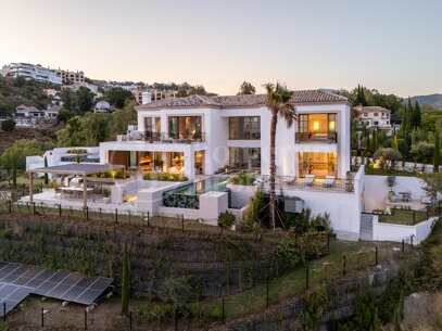 Villa Cina - Elegant 5-Bedroom Designer Villa with Panoramic Sea Views