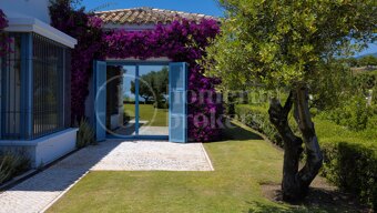Villa Helena – 5-Bedroom Estate with Sea Vies inn Monte Mayor