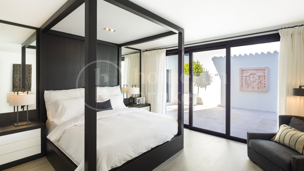 Villa Alaya - Recently Renovated Frontline Golf Villa in Nueva Andalucia