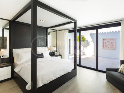 Villa Alaya - Nyligen renoverad golfvilla i frontlinjen i Nueva Andalucia
