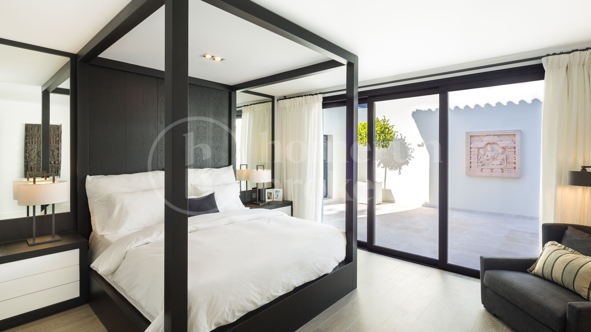 Villa Alaya - Nyligen renoverad golfvilla i frontlinjen i Nueva Andalucia