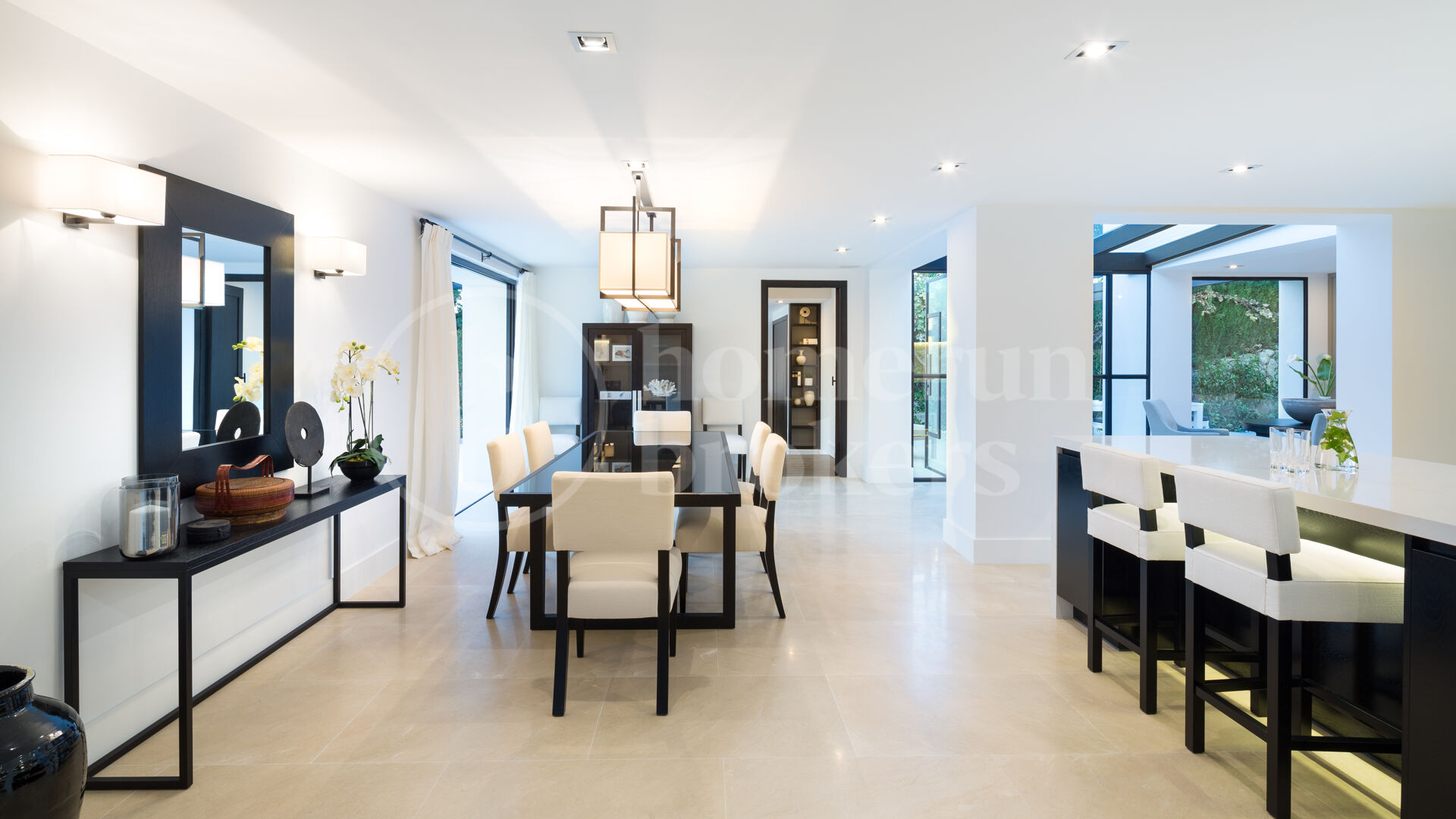 Villa Alaya - Nyligen renoverad golfvilla i frontlinjen i Nueva Andalucia