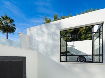 Villa Alaya - Recently Renovated Frontline Golf Villa in Nueva Andalucia