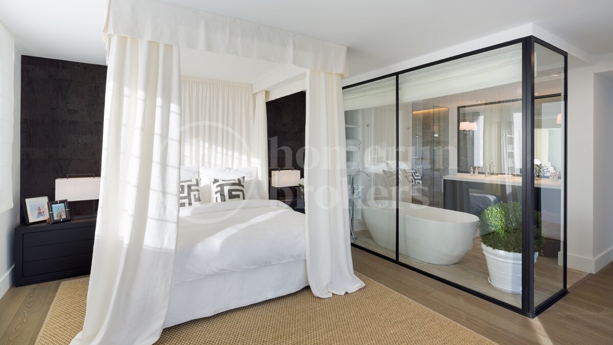 Villa Alaya - Recently Renovated Frontline Golf Villa in Nueva Andalucia