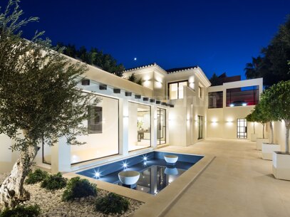 Villa Alaya - Recently Renovated Frontline Golf Villa in Nueva Andalucia