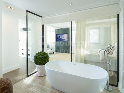 Villa Alaya - Recently Renovated Frontline Golf Villa in Nueva Andalucia