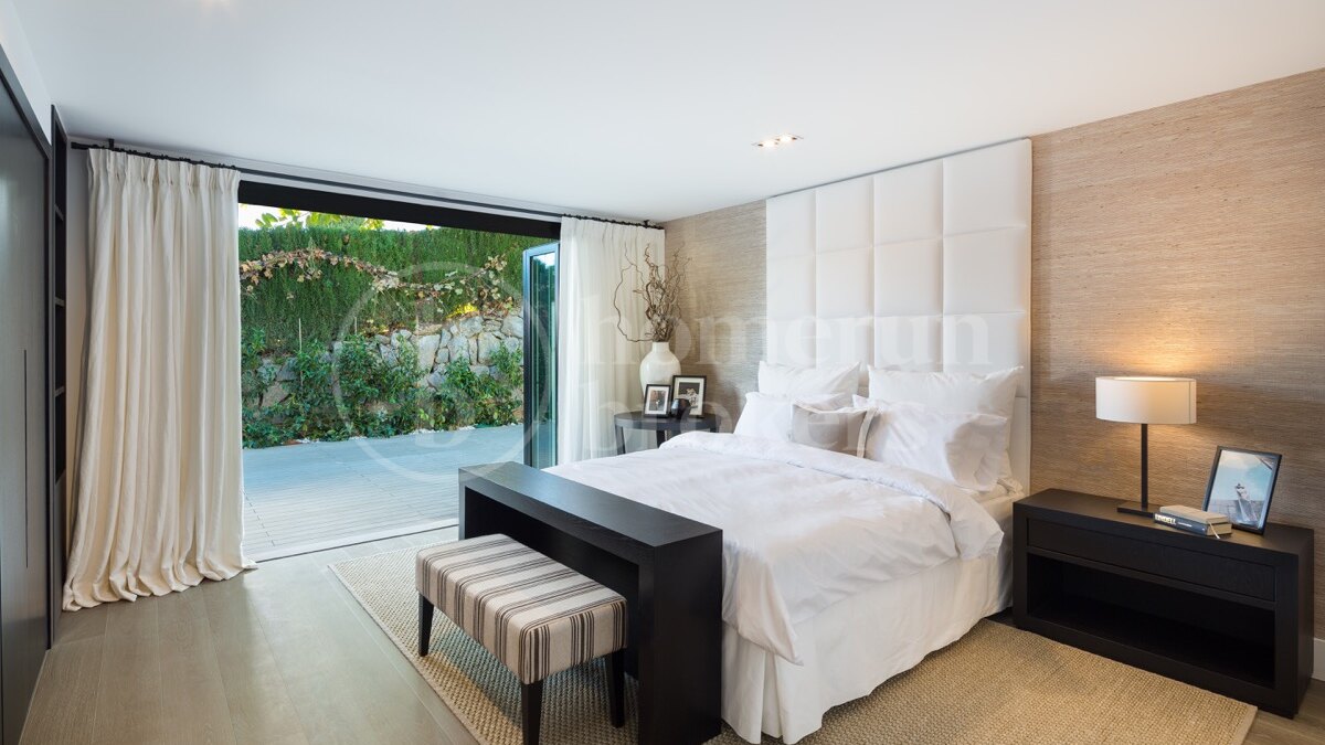 Villa Alaya - Recently Renovated Frontline Golf Villa in Nueva Andalucia