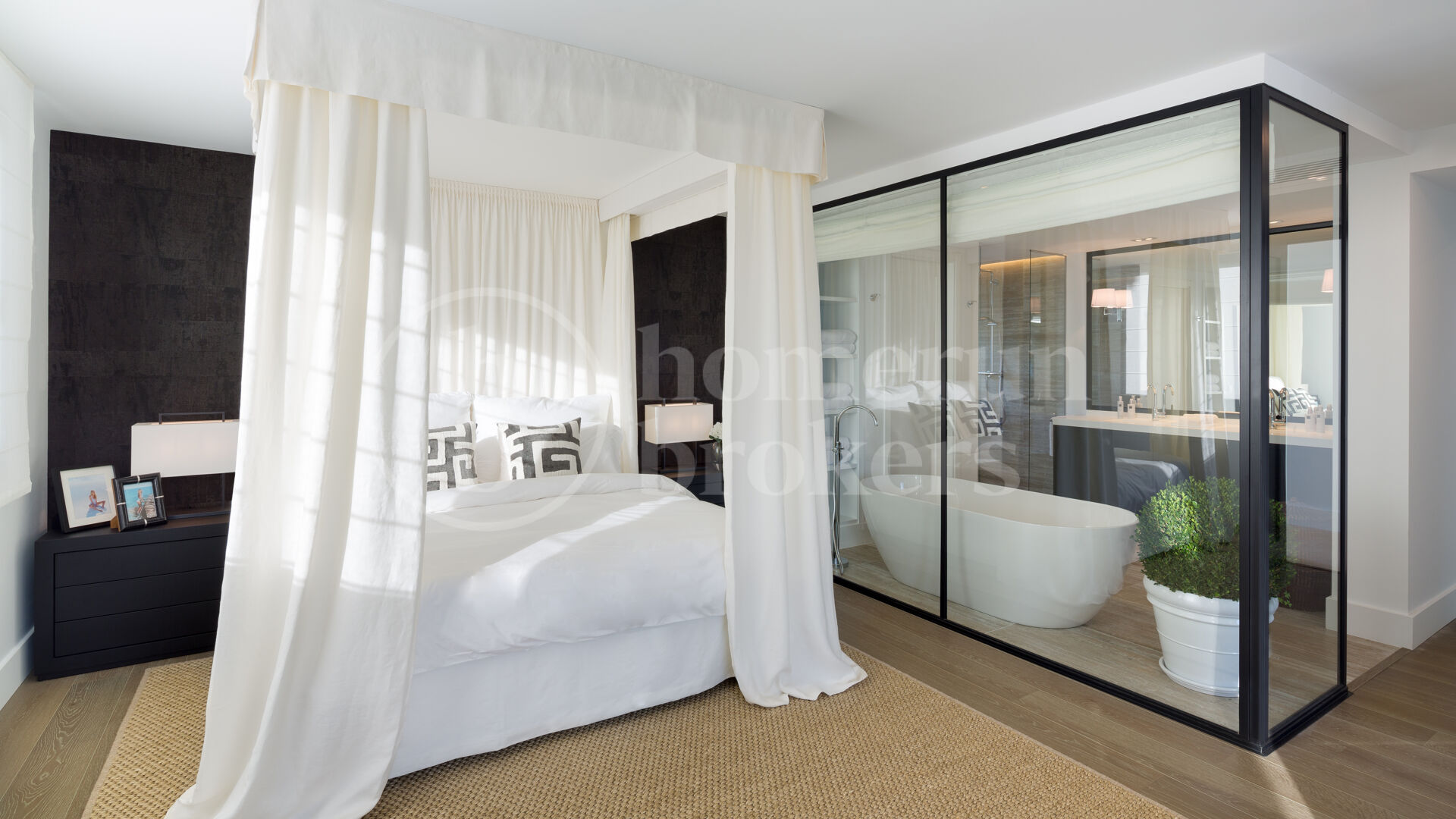 Villa Alaya - Nyligen renoverad golfvilla i frontlinjen i Nueva Andalucia