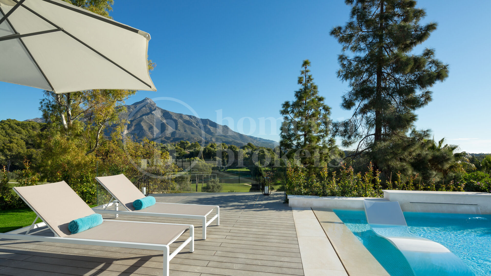 Villa Alaya - Nyligen renoverad golfvilla i frontlinjen i Nueva Andalucia