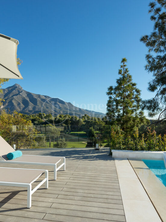 Villa Alaya - Recently Renovated Frontline Golf Villa in Nueva Andalucia