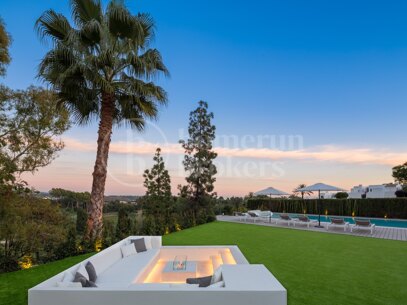 Villa Alaya - Recently Renovated Frontline Golf Villa in Nueva Andalucia