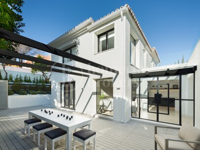Villa Alaya - Recently Renovated Frontline Golf Villa in Nueva Andalucia