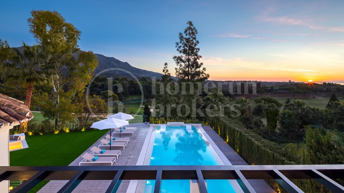 Villa Alaya - Recently Renovated Frontline Golf Villa in Nueva Andalucia