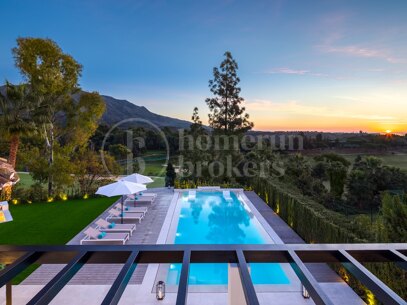 Villa Alaya - Recently Renovated Frontline Golf Villa in Nueva Andalucia