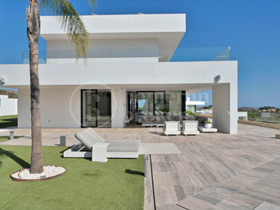 Villa Nerede - Contemporary Villa with Sea Views in Monte Mayor