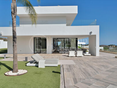 Villa Nerede - Modern villa med havsutsikt i Monte Mayor