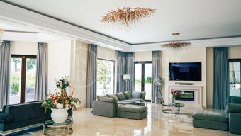 Villa Isolde: Timeless Elegance and Mediterranean Views in Sierra Blanca