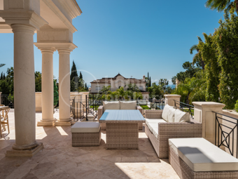 Villa Isolde - Tidlös elegans och medelhavsutsikt i Sierra Blanca
