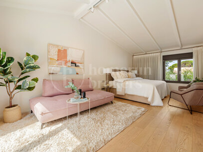 Townhouse Marbellamar - Elegantly Renovated Coastal Home on Marbella’s Golden Mile