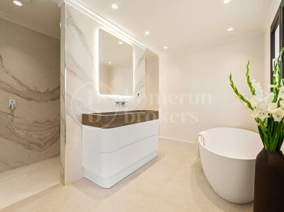 Townhouse Marbellamar - Elegantly Renovated Coastal Home on Marbella’s Golden Mile