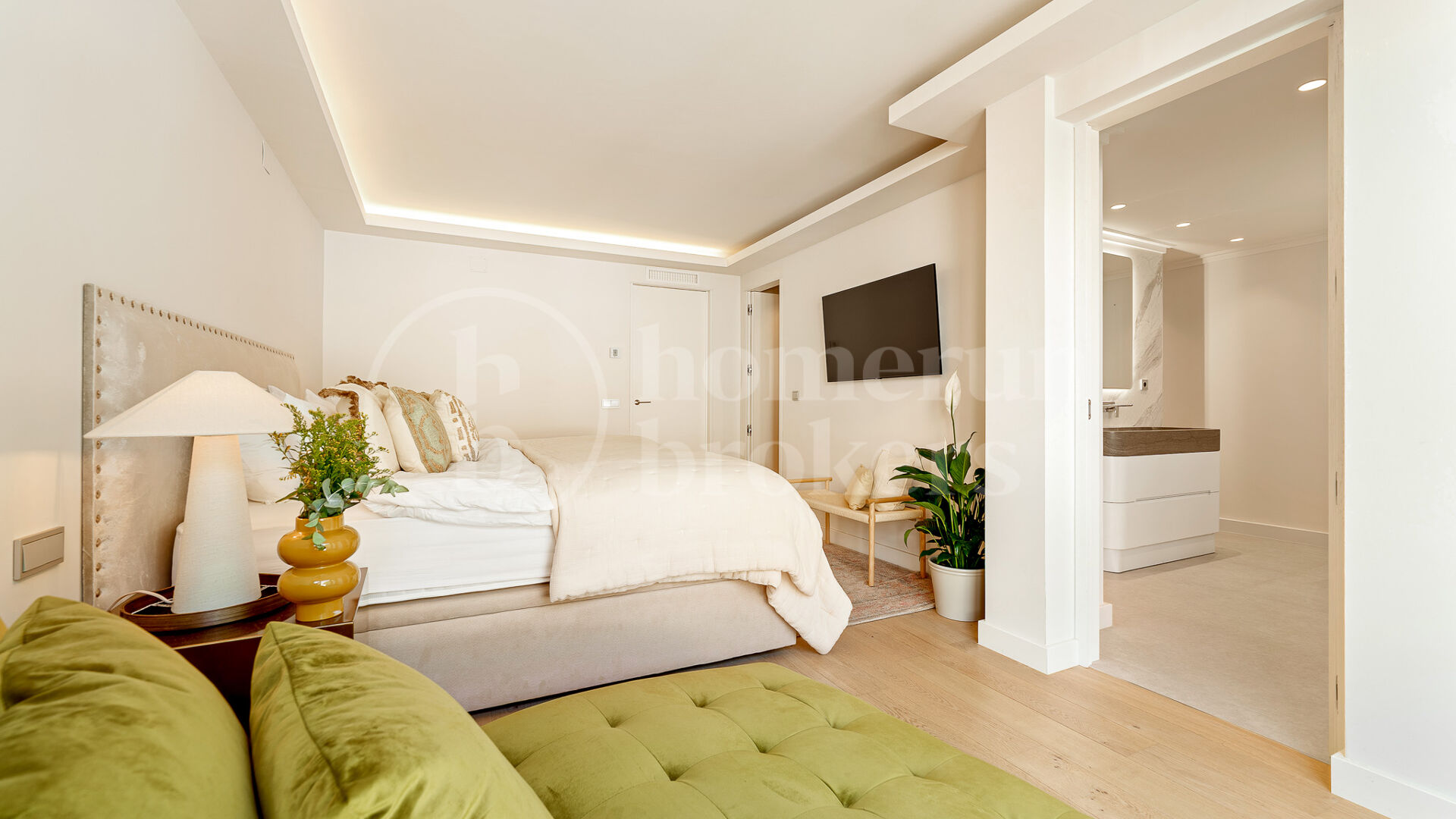 Radhus Marbellamar – Elegant Renoverat Kusthem på Marbellas Golden Mile