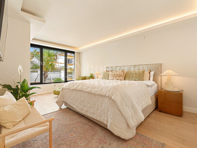 Townhouse Marbellamar - Elegantly Renovated Coastal Home on Marbella’s Golden Mile