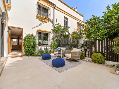 Townhouse Marbellamar - Elegantly Renovated Coastal Home on Marbella’s Golden Mile