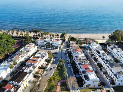 Townhouse Marbellamar - Elegantly Renovated Coastal Home on Marbella’s Golden Mile