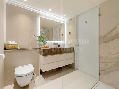 Townhouse Marbellamar - Elegantly Renovated Coastal Home on Marbella’s Golden Mile