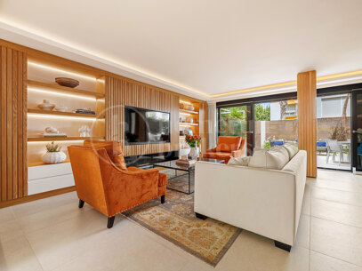 Townhouse Marbellamar - Elegantly Renovated Coastal Home on Marbella’s Golden Mile