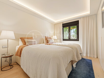 Townhouse Marbellamar - Elegantly Renovated Coastal Home on Marbella’s Golden Mile