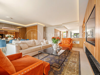 Townhouse Marbellamar - Elegantly Renovated Coastal Home on Marbella’s Golden Mile