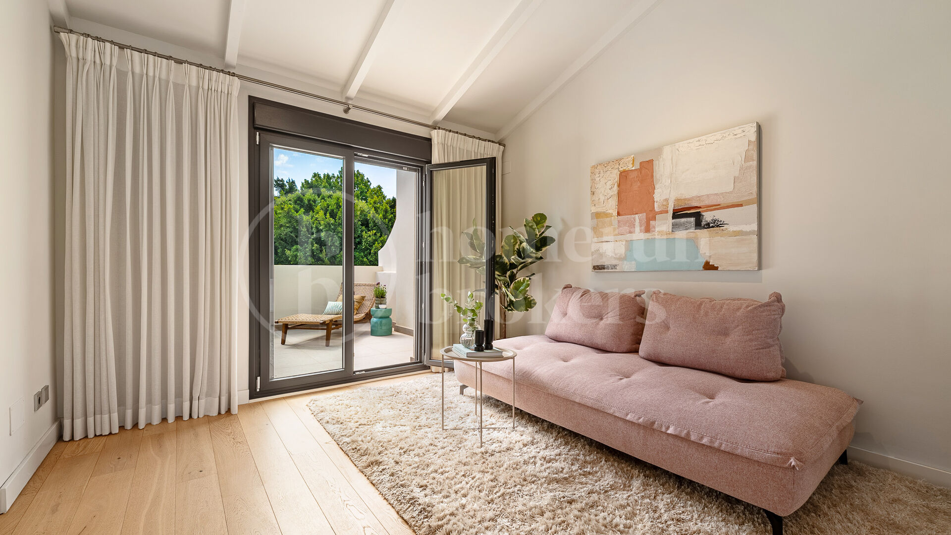 Radhus Marbellamar – Elegant Renoverat Kusthem på Marbellas Golden Mile
